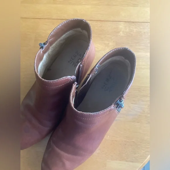 Brown leather naturalizer ankle booties - Picture 8 of 12